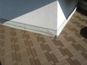 WPC terasa - detail terasy u rohu domu - vzor zámecká cofee
